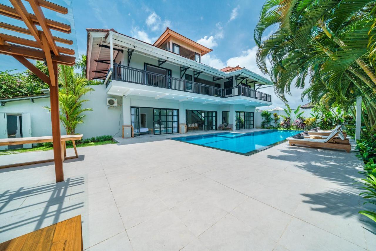 Villa Okenada - Modern 5-Bedroom Pool Villa In Berawa! Canggu Eksteriør billede