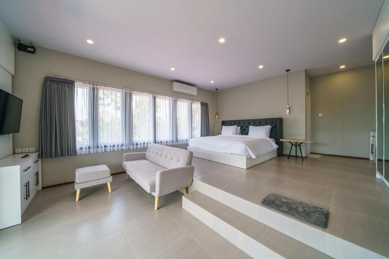 Villa Okenada - Modern 5-Bedroom Pool Villa In Berawa! Canggu Eksteriør billede