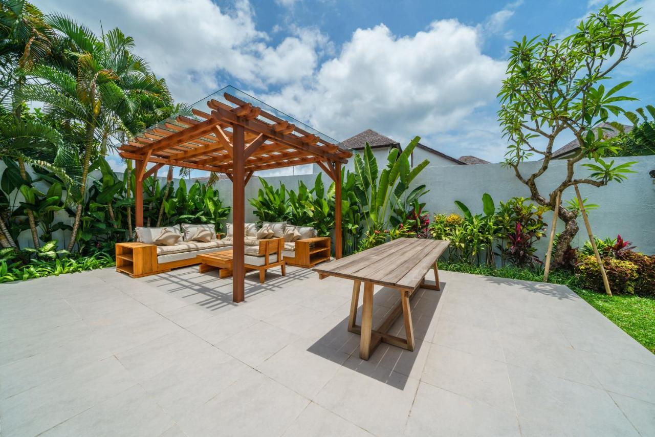 Villa Okenada - Modern 5-Bedroom Pool Villa In Berawa! Canggu Eksteriør billede