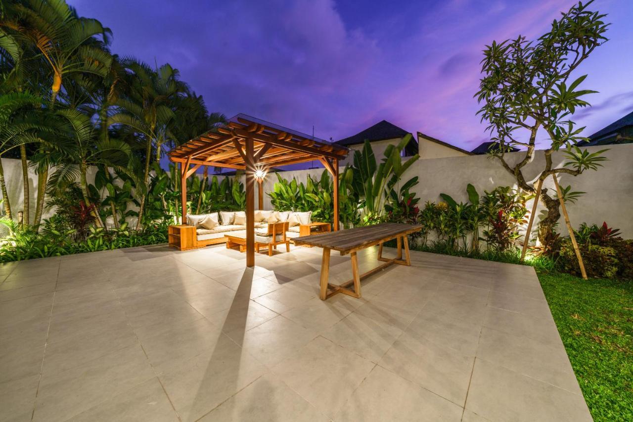 Villa Okenada - Modern 5-Bedroom Pool Villa In Berawa! Canggu Eksteriør billede